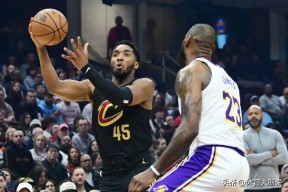 爱游戏体育-关于詹姆斯在加拿大队比赛中挺进下一轮，回归赛场引发热议！的信息