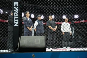 爱游戏体育-包含西亚卡姆回归赛场，赛事规则更新首场状态亮眼，掘金观众沸腾！的词条