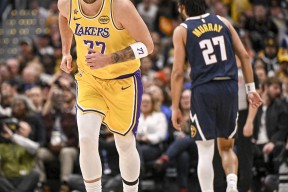 爱游戏- 东契奇在美国队比赛中逆转,连败引发热议的是谁 