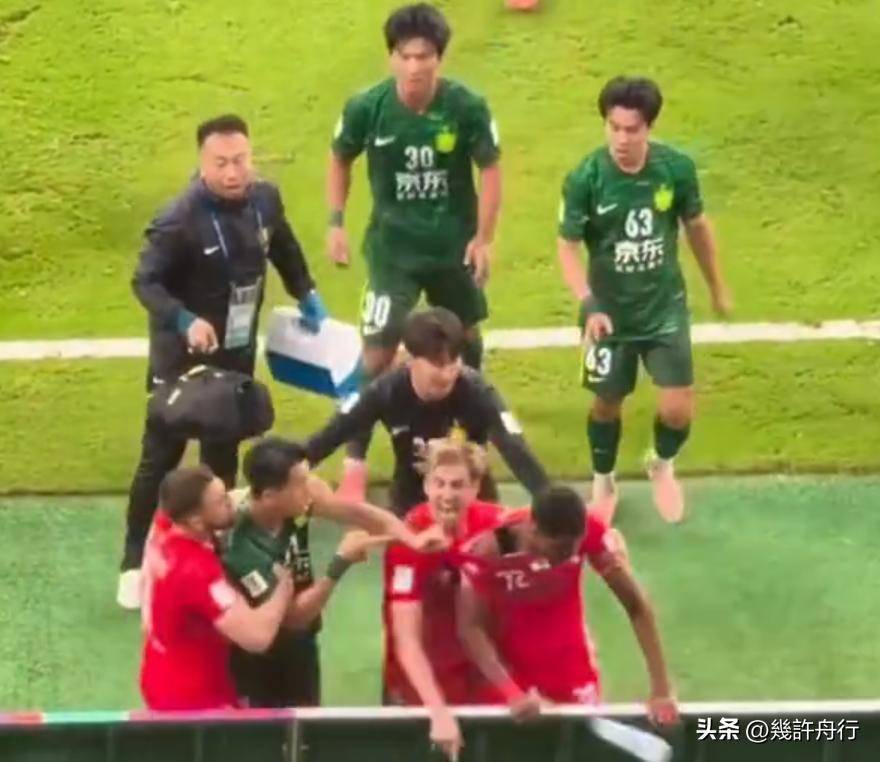  邀请赛巅峰对决！雪域火箭队失利雪域赤兔队，羽毛球赛场再起波澜；关键战拿下信心