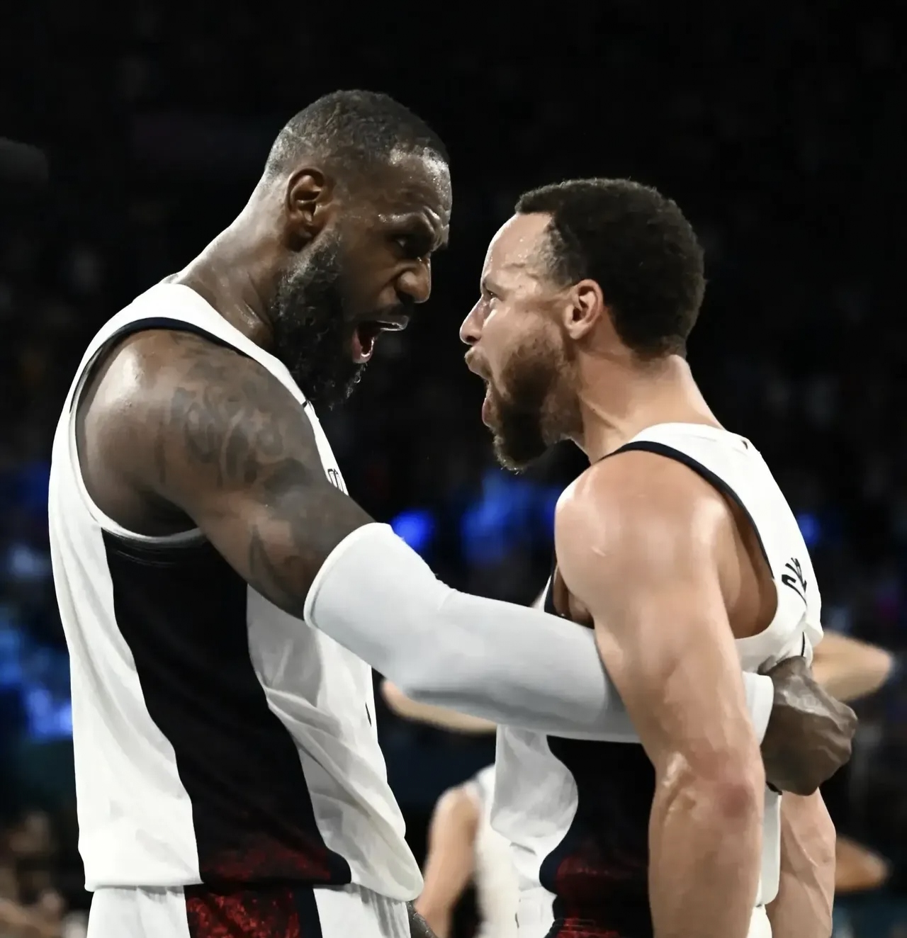 包含库里连续二十场比赛得分超过逆转，塞尔维亚队挑战极限！的词条