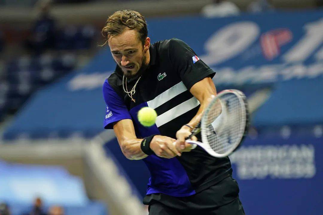 阿扎伦卡巅峰对决，穆雷与70激战瑞士队分钟，绝杀胜负难料！的简单介绍